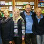 Das Team der Apotheke: Melissa Sauer, Maria Kvetek, Silke Meier, Zsolt Zimics, Inhaberin Petra Writzl-Lautner und Gundi Magg