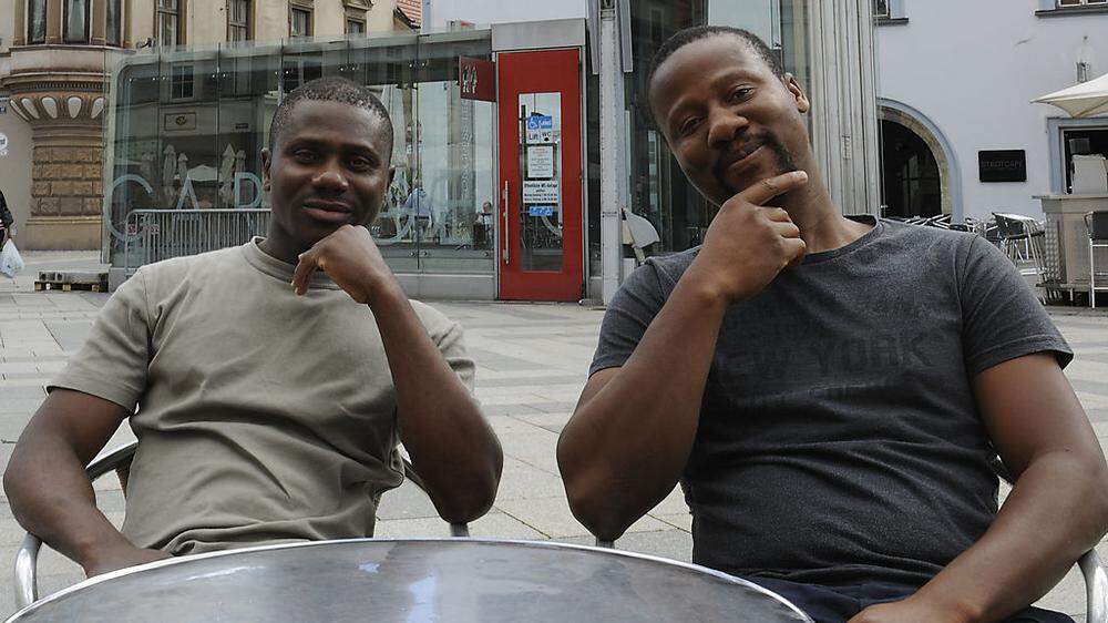 Collins Ifeanyichukwu Nmakwe und James Okolie (von links)