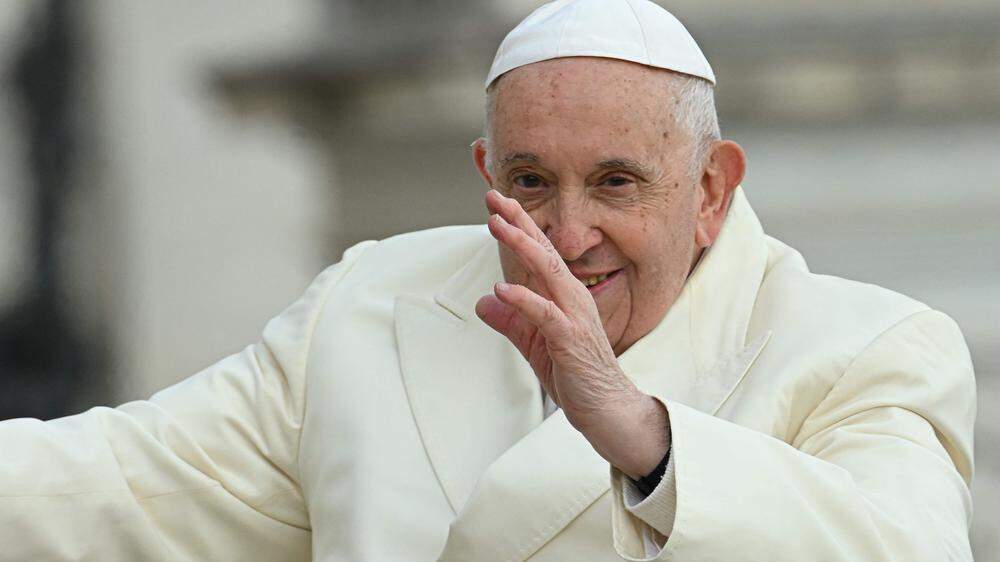 Der wieder genesene Papst Franziskus bei den Osterfeierlichkeiten in Rom