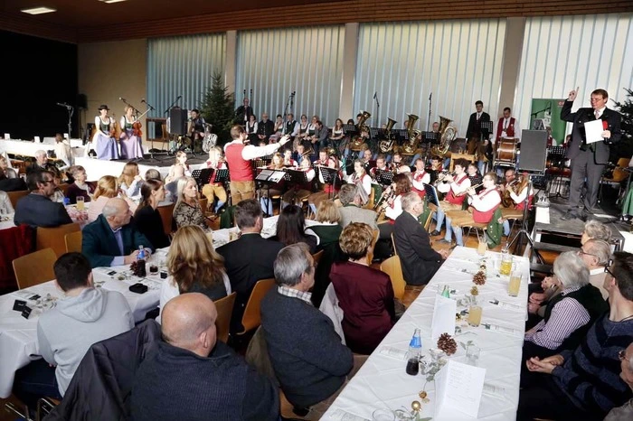 Auch dieses Jahr wurde der letzte Frühschoppen des Jahres aus dem Kulturzentrum in Bad Blumau ausgestrahlt.