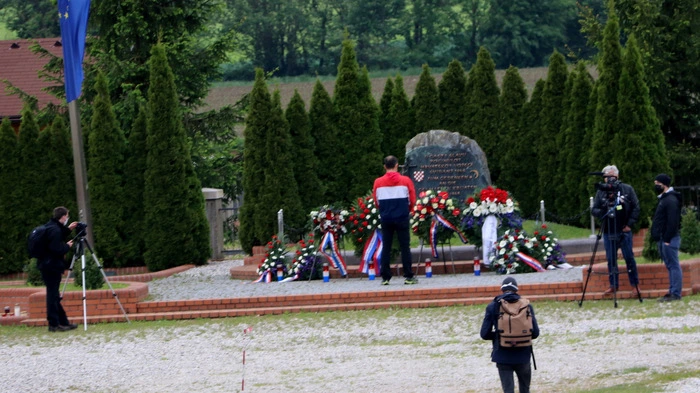 Weil der Verein "Bleiburger Ehrenzug", der das umstrittene Kroatentreffen alljährlich organisiert, aufgrund der Corona-Pandemie die Veranstaltung abgesagt hat, besuchten am Samstag nur rund 30 Kroaten die Gedenkstätten. 