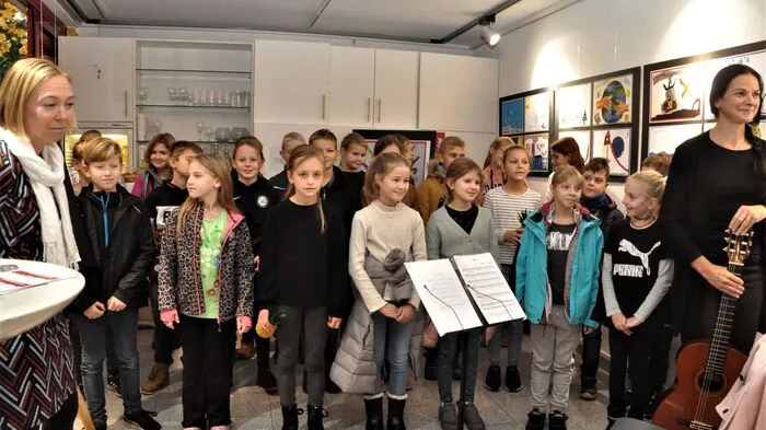 In der Galerie am Schlossbergtor in Voitsberg wurde die "Kinderrechte-Meile" im Rahmen der Kinderrechte-Woche 2022 eröffnet