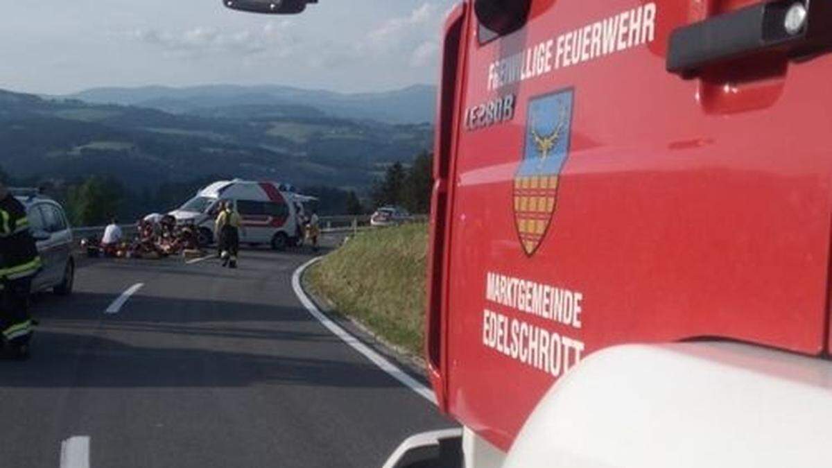 Einsatz nach einem schweren Motorradunfall auf der Packer Straße