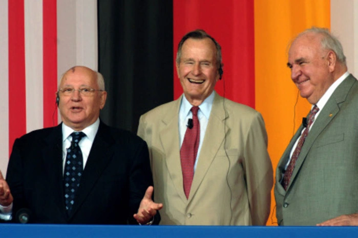 Ein Treffen der "alten Garde" gab's am 17. Juni 2005 im deutschen Geisa: Michail Gorbatschow, Ex-US-Präsident Georg W Bush und Altbundeskanzler Helmut Kohl.