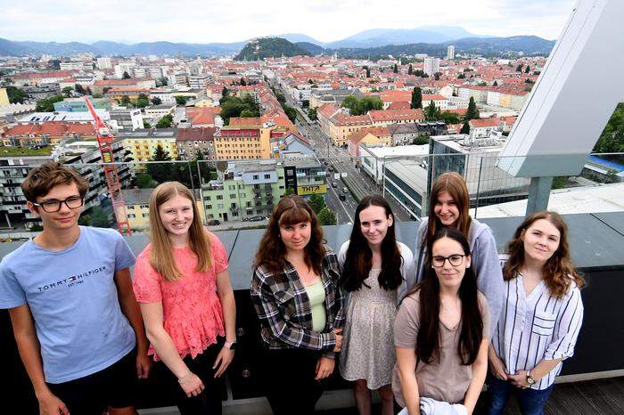 Das Redaktionsteam über den Dächern von Graz