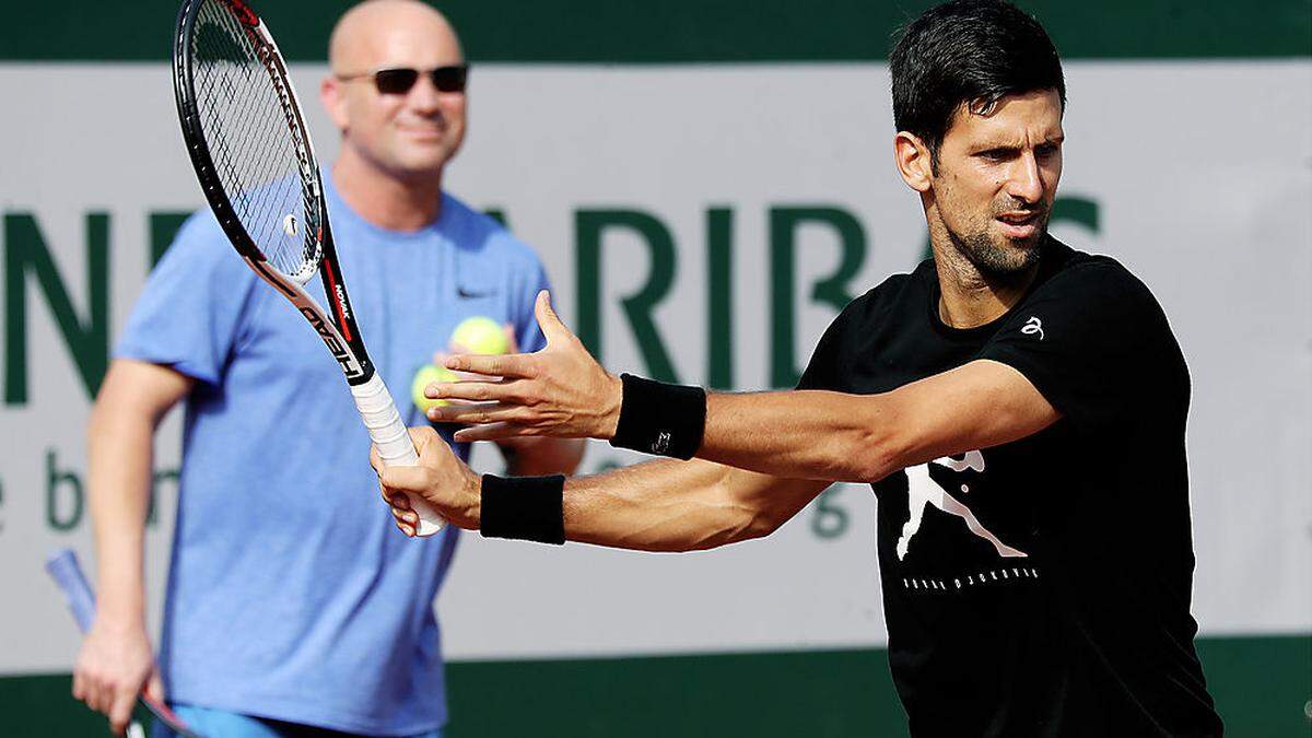 Andre Agassi (links) und Novak Djokovic