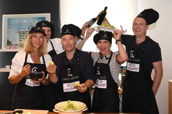 Carin C. Tietze, Michi Hebenstreit, Thomas Arnold, Christine Sommer mit Mann Martin Brambach