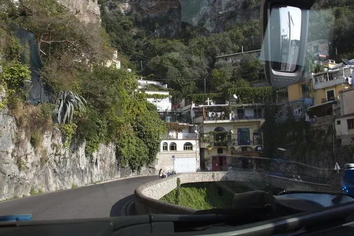 Umgeben von hohen, immergrünen Bergen sind die Küstenstädte der Region wahre Perlen