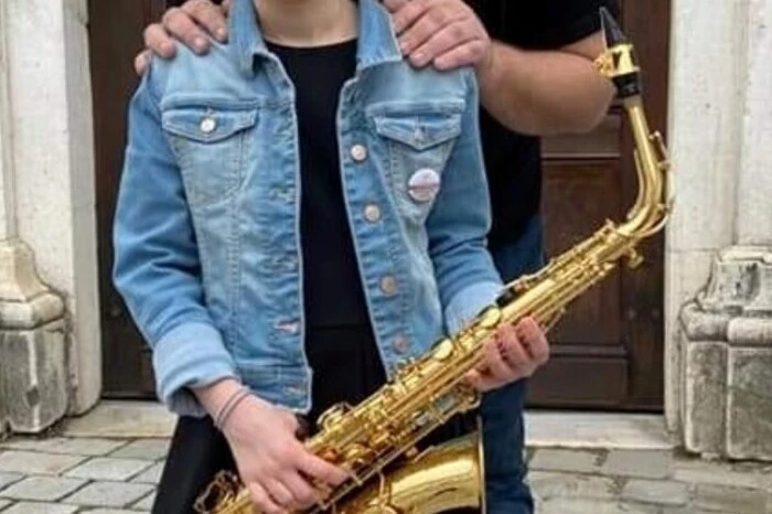Die Preisträgerin Emma Luisa Ampferthaler - für sie geht es zum Bundeswettbewerb - mit Lehrer Harald Kundert von der Musikschule Mölltal