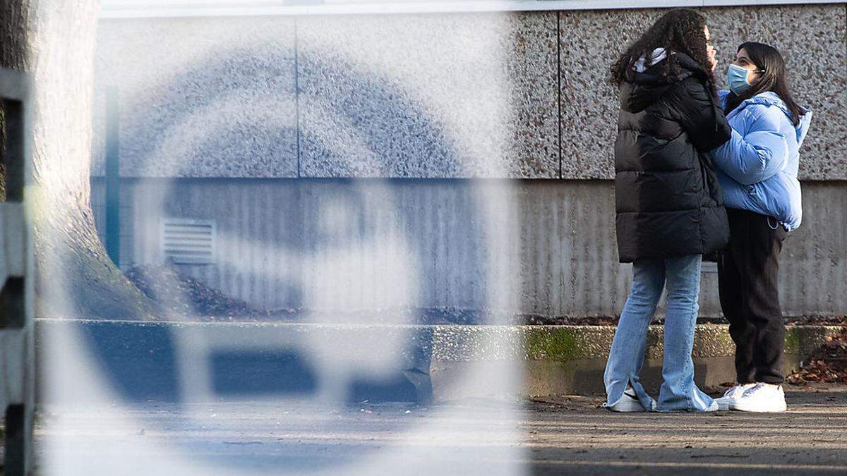 In der Schule muss auch nach Ostern am Gang Maske getragen werden