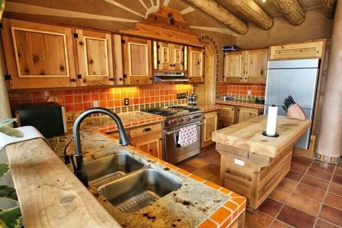 Innenleben eines Earthships. Bitte klicken Sie sich durch die Galerie...