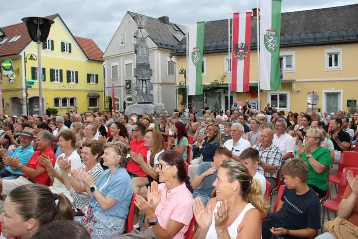 Mit dem Song „Steiermark“ von STS und allen Akteuren auf der Bühne fand das Konzert der Musikschule Ligist einen würdigen Abschluss.