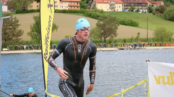 200 Meter schwimmen, 20 Kilometer Radfahren und 5 Kilometer Laufen - der 10. Vulkanlandtriathlon in Riegersburg machte den Auftakt für die Triathlon-Saison in Österreich.