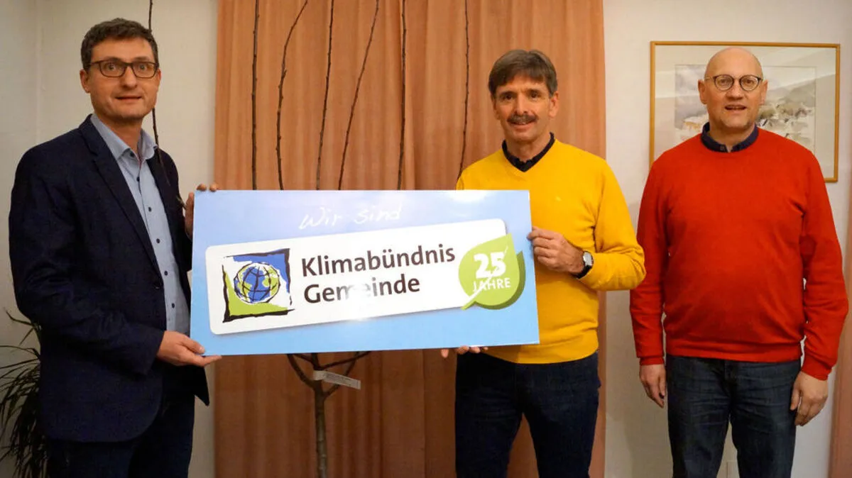 Klimabündnis-Geschäftsführer Andrä Stigger, Virgens Bürgermeister Dietmar Ruggenthaler und Albin Mariacher