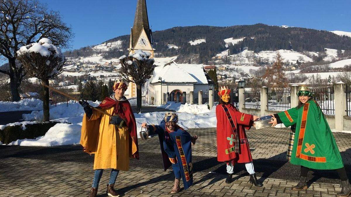 Die vier Sternsinger aus der Gemeinde Seeboden beim Filmdreh