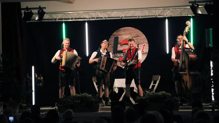 Drei restlos ausverkaufte Konzerte im Kirchhof, beste Stimmung und ein perfekt gelungenes Experiment waren der besondere Mix für eine außergewöhnliche Hommage an das Ligister Trio.