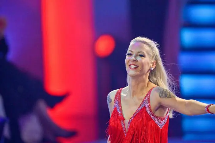 Dancing Stars - Die letzten vier Paare kämpfen heute um den Einzug ins große Finale von Dancing Stars und müssen heute sogar drei Tänze absolvieren. Im Bild: Simone Lugner. - SENDUNG: ORF1 - FR - 16.05.2025 - 20:15 Uhr - Copyright: ORF/Thomas Ramstorfer - Veröffentlichung honorarfrei nur für redaktionelle Berichterstattung in Sendungszusammenhang und mit Copyrightangabe. Kontakt: foto@orf.at