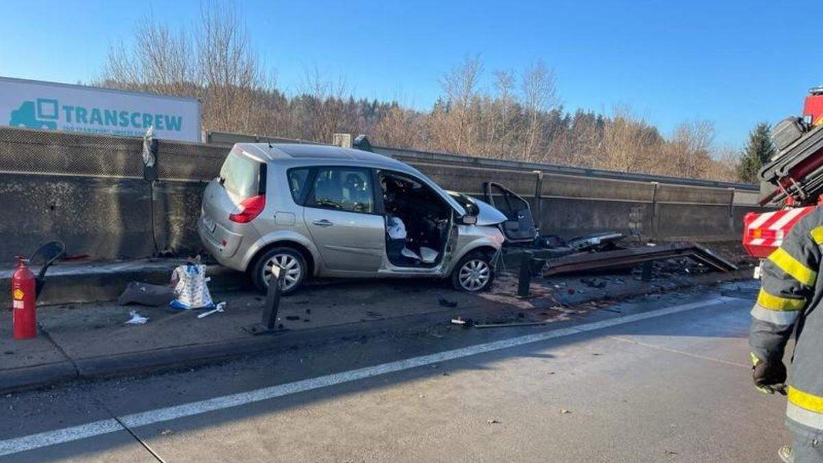 Die Pkw-Lenkerin erlitt beim Unfall lebensgefährliche Verletzungen.