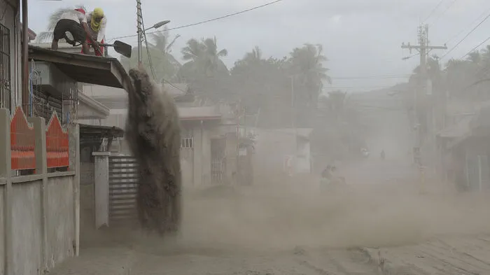 An einem Vulkan nahe der philippinischen Hauptstadt Manila mehren sich die Anzeichen, dass er noch gefährlicher werden könnte. In der Region um den Vulkan ging am Sonntag starker Ascheregen nieder.
