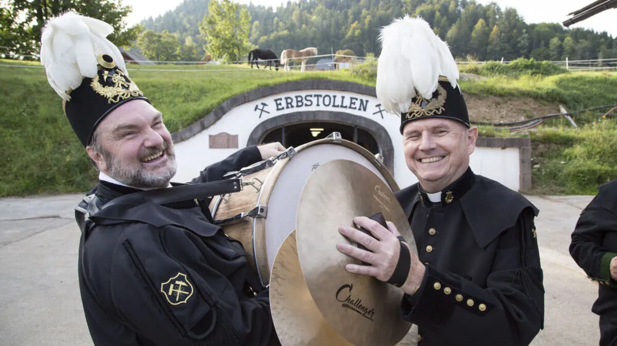 Schauspieler Martin Leutgeb mit ServusTV-Intendant Ferdinand Wegscheider. 