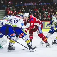 KAC-Kapitän Thomas Hundertpfund spielt in Top-Form, lässt sich nicht bändigen