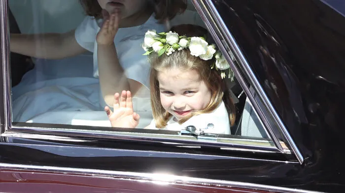 Achtung, ihr Auftritt, bitte! Als Prinzessin Charlotte (3) mit dem Wagen vorfährt, sind alle verzückt.
