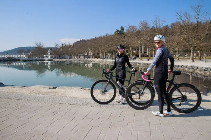 Auch Valerie Rupitsch (links) und Barbara Wabnig waren mit den Fahrrädern unterwegs.