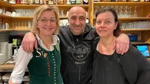 Elisabeth Oswald (l.) wird das Golfrestaurant übernehmen, unterstützt wird sie von Schwager Petros Haritidis und ihrer Schwester Rosemarie Köck