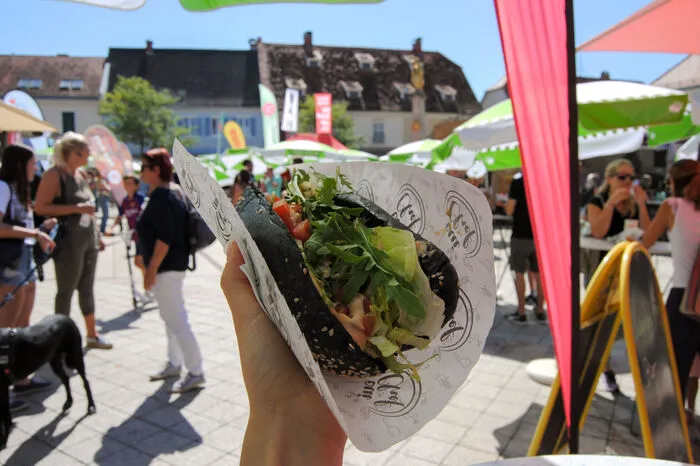 Von deftigen Burgern über vegane und vegetarische Gerichte bis hin zu Süßigkeiten – für jeden Geschmack ist etwas dabei.