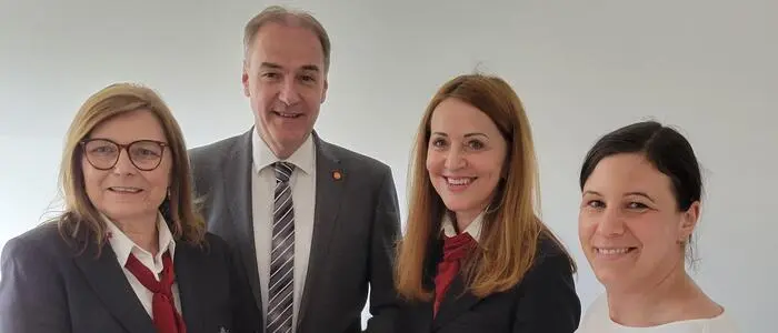Rotes-Kreuz-Burgenland-Vizepräsidentin Sonja Windisch, Landesrat Leonhard Schneemann, Landesgeschäftsführerin Tanja König und Geschäftsführerin der Sowo Burgenland Melanie Piskernik bei der Eröffnung