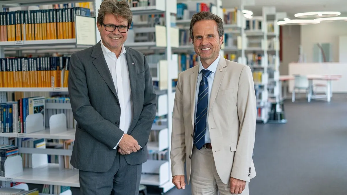 Bildungsminister Martin Polaschek (ÖVP) und Rektor Peter Granig (rechts)