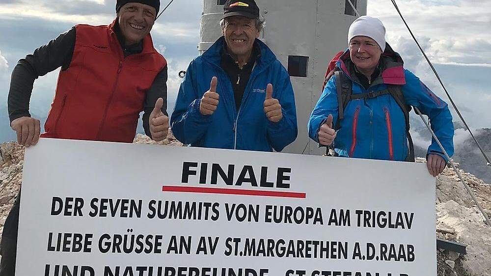 Gipfelsieg am Triglav: Franz Knittelfelder mit Renate und Erwin Absenger