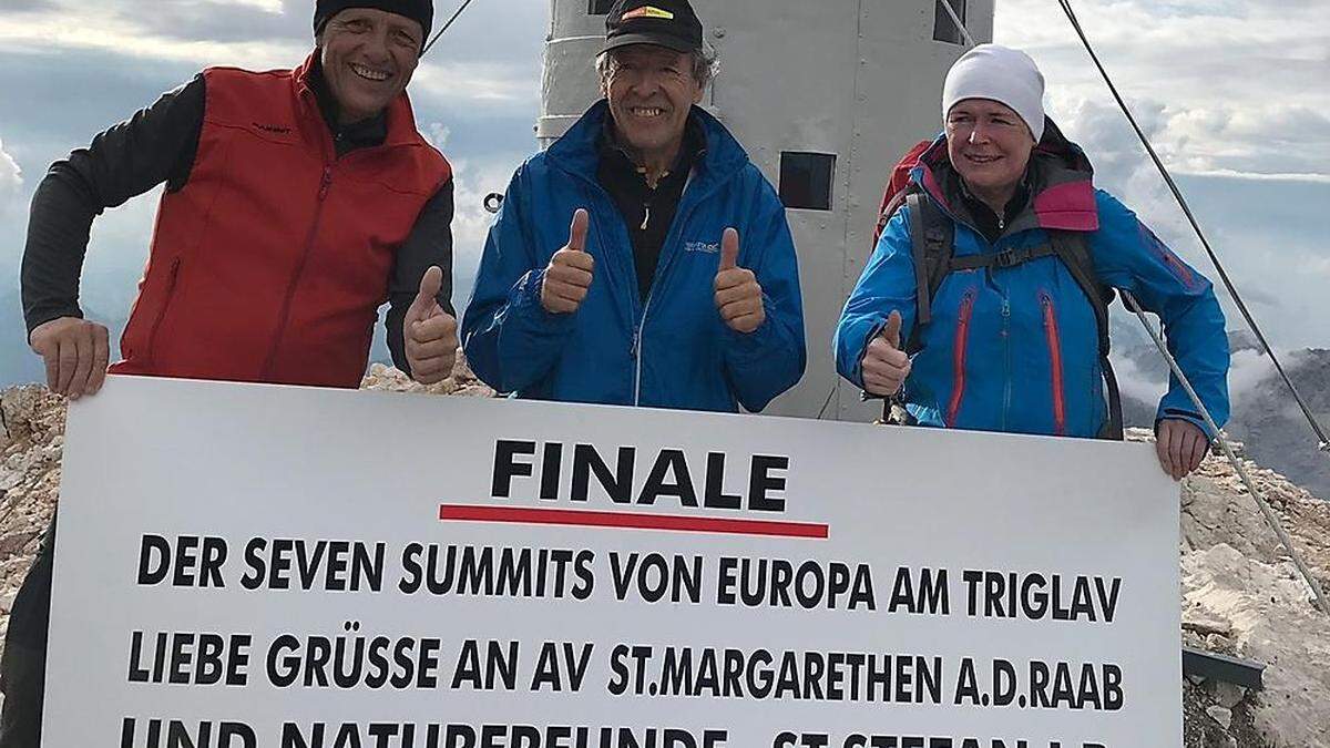 Gipfelsieg am Triglav: Franz Knittelfelder mit Renate und Erwin Absenger