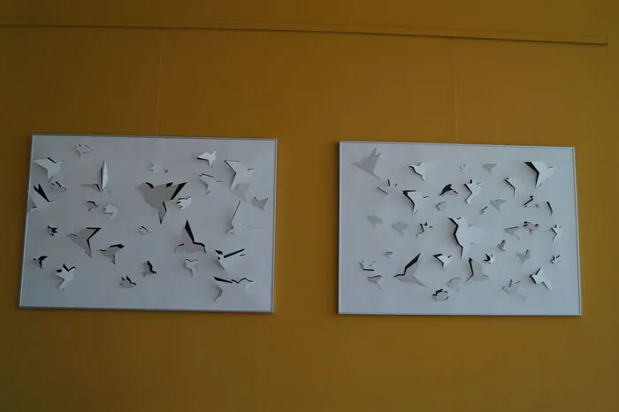 Reliefartige Papierarbeit.