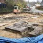 Bei Bauarbeiten auf einem Sportplatz in Hamburg stieß ein Arbeiter auf ein riesengroßes Hakenkreuz