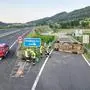 Das umgekippte Fahrzeug war auf der Abfahrtsrampe zum Stillstand gekommen