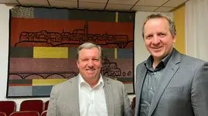 Vorstandsvorsitzender Manfred Wehr und Josef Maier, technischer Vorstand, bei der Sitzung des Gemeinderats