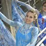 Bezauberten mit Bodypainting und Outfit: die Schwestern Anna und Eva Gasser