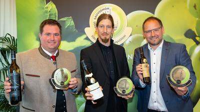 Die Gewinner-Winzer: v.l. Gustav Schneeberger vom Weingut Schmölzer, Reinhard Muster vom Weingut Muster.gamlitz, Walter Frauwallner vom Weingut Frauwallner