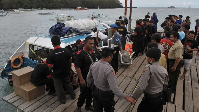 Bilder von der Unglücksstelle vor der indonesischen Insel Bali.