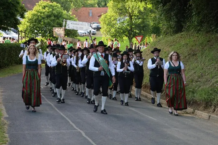Aus der gesamten Steiermark und dem angrenzenden Burgenland marschierten 38 Blasmusikkapellen mit ihren eindrucksvollsten Märschen zur Festhalle