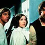 Star Wars, aka Krieg der Sterne, USA 1977: Mark Hamill als Luke Skywalker, Carrie Fisher als Prinzessin Leia und Harrison Ford als Han Solo.