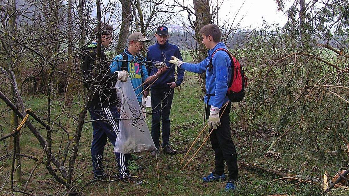 Hunderte Tonnen Müll werden järhlich durch Flurreinigungen gesammelt