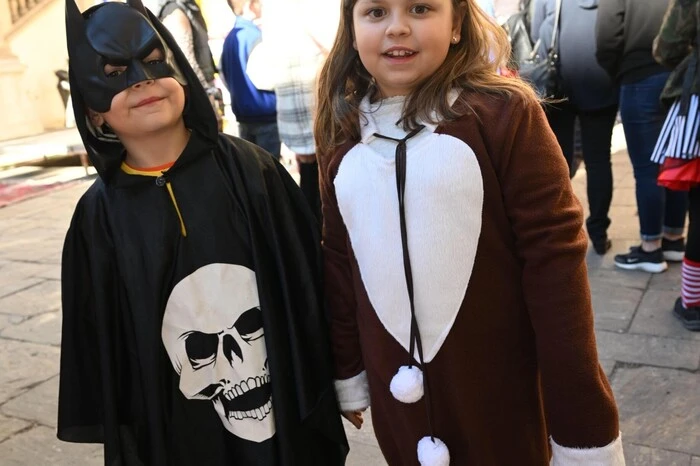Klicken Sie sich durch die Bilder vom Kinderfasching!