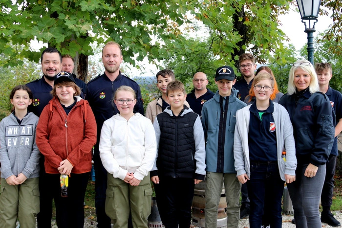 Mit dabei war auch die Feuerwehrjugend.