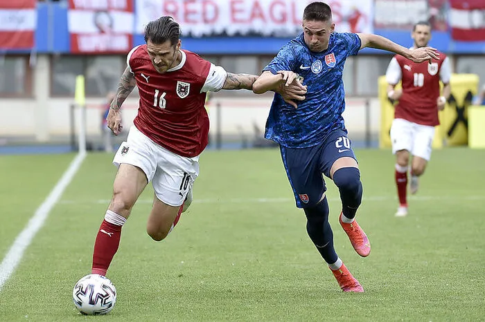 Christopher Trimmel 2 Zeigte wenig von seinem Offensivdrang, seine gewöhnlich guten Flanken brachte er nur einmal nach einem Eckball. Spielte ohne Druck einen Fehlpass, der zu einer Großchance der Slowaken führte.