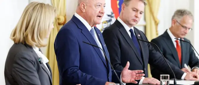Die Vorgänge in der SPÖ lassen auch die Koalition nicht kalt.