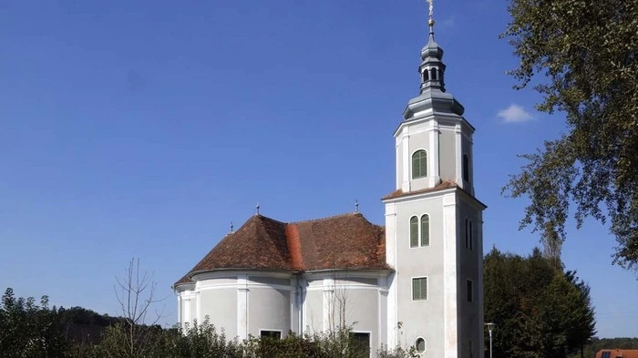 Ziel der alljährlichen Dekanatswallfahrt ist die im Jahre 1741 erbaute Heilige Anna Kirche.