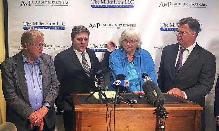 Das Ehepaar Pilliod mit den Anwälten