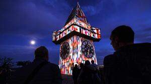Klanglicht 2023: Die Installation „Patterns of Time“ von Onionlab Uhrturm auf dem Schloßberg in Graz